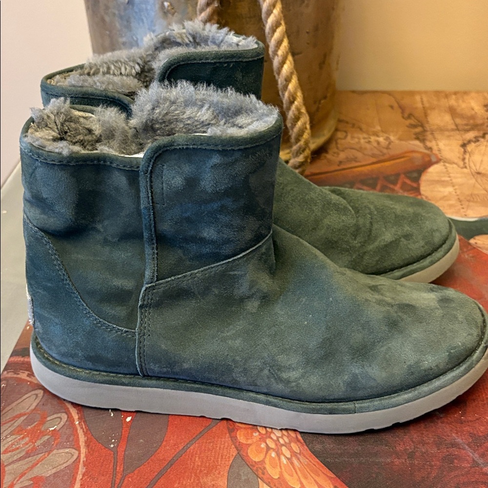 UGG Abree Mini Green Gray Ankle Boots Women’s Size 9